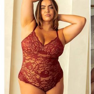Women’s Pinsey shaping lace shapesuit in “berry” size XL  NEW WITH TAGS